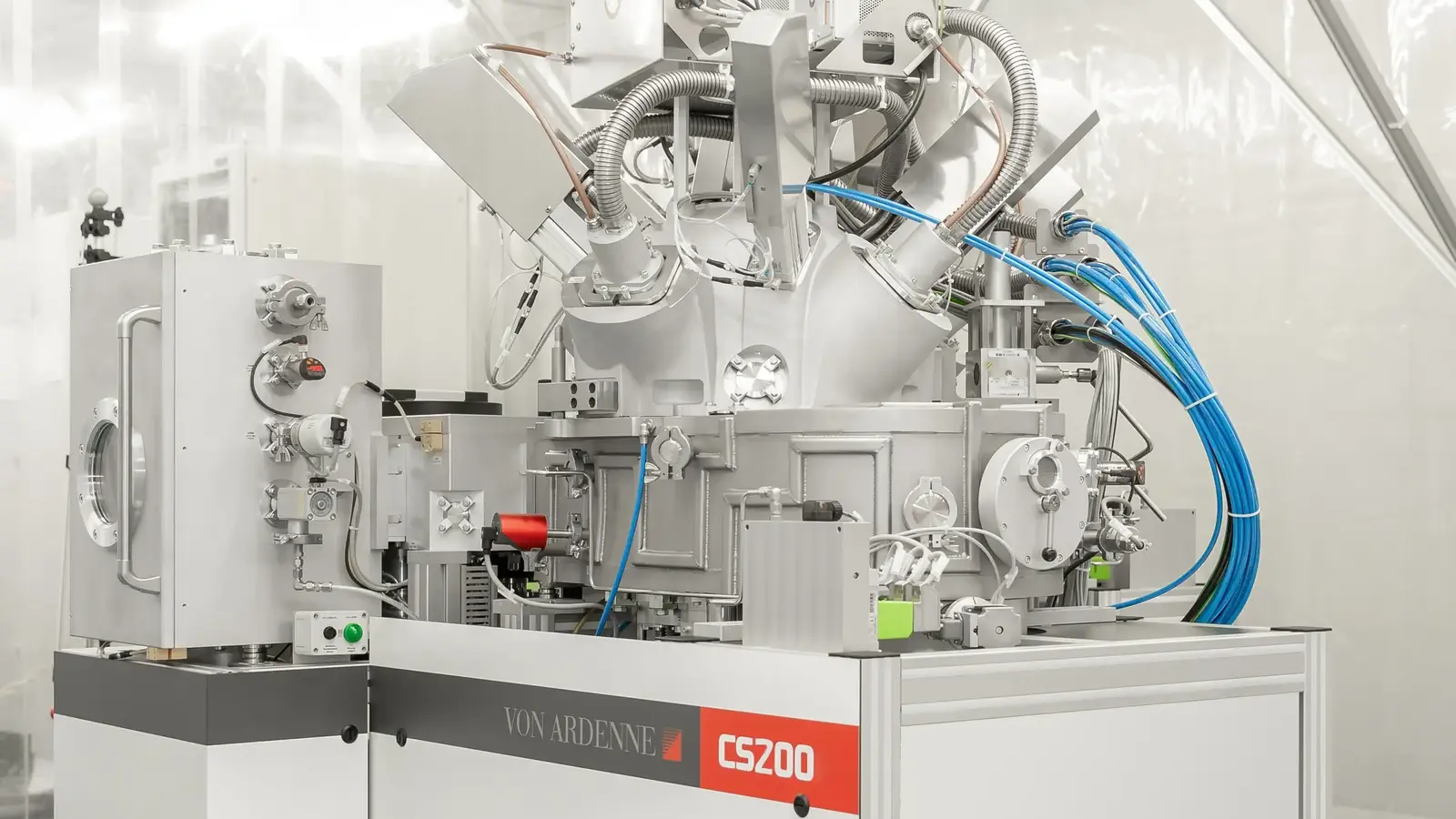 Perspective view of a VON ARDENNE cluster system.